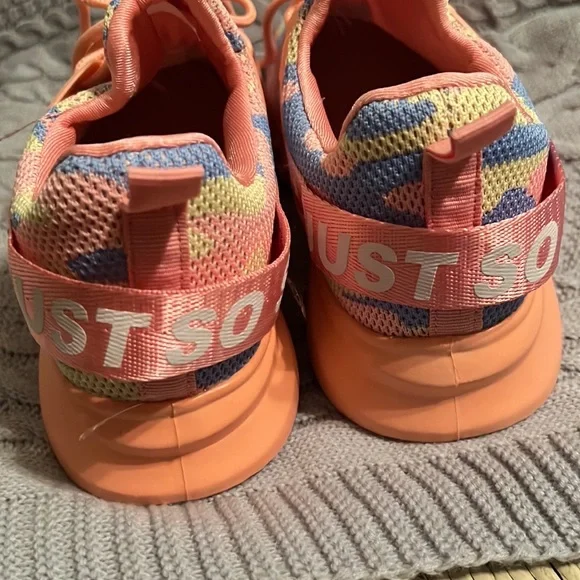 JUST SO SO Sneakers👟👟 - Picture 4 of 6